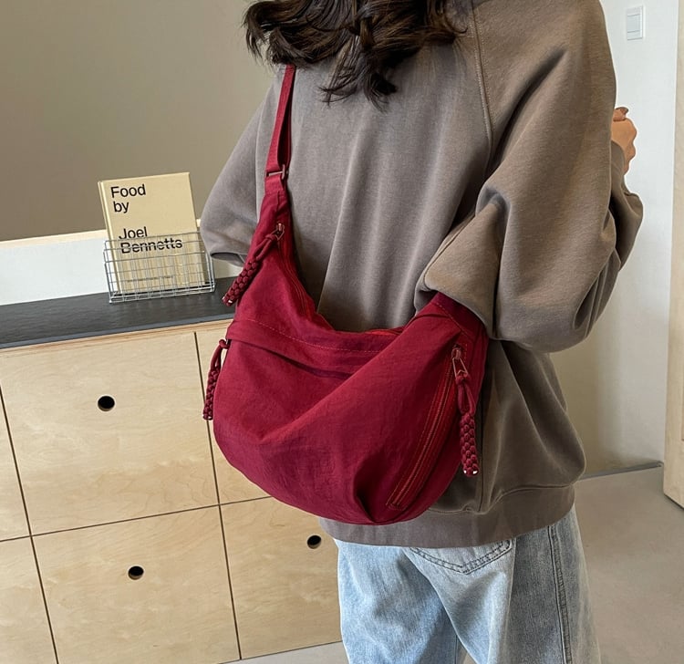 Nylon Crossbody Hobo Tasche | Geräumig & Stylisch | Verstellbarer Gurt | 50 % Rabatt