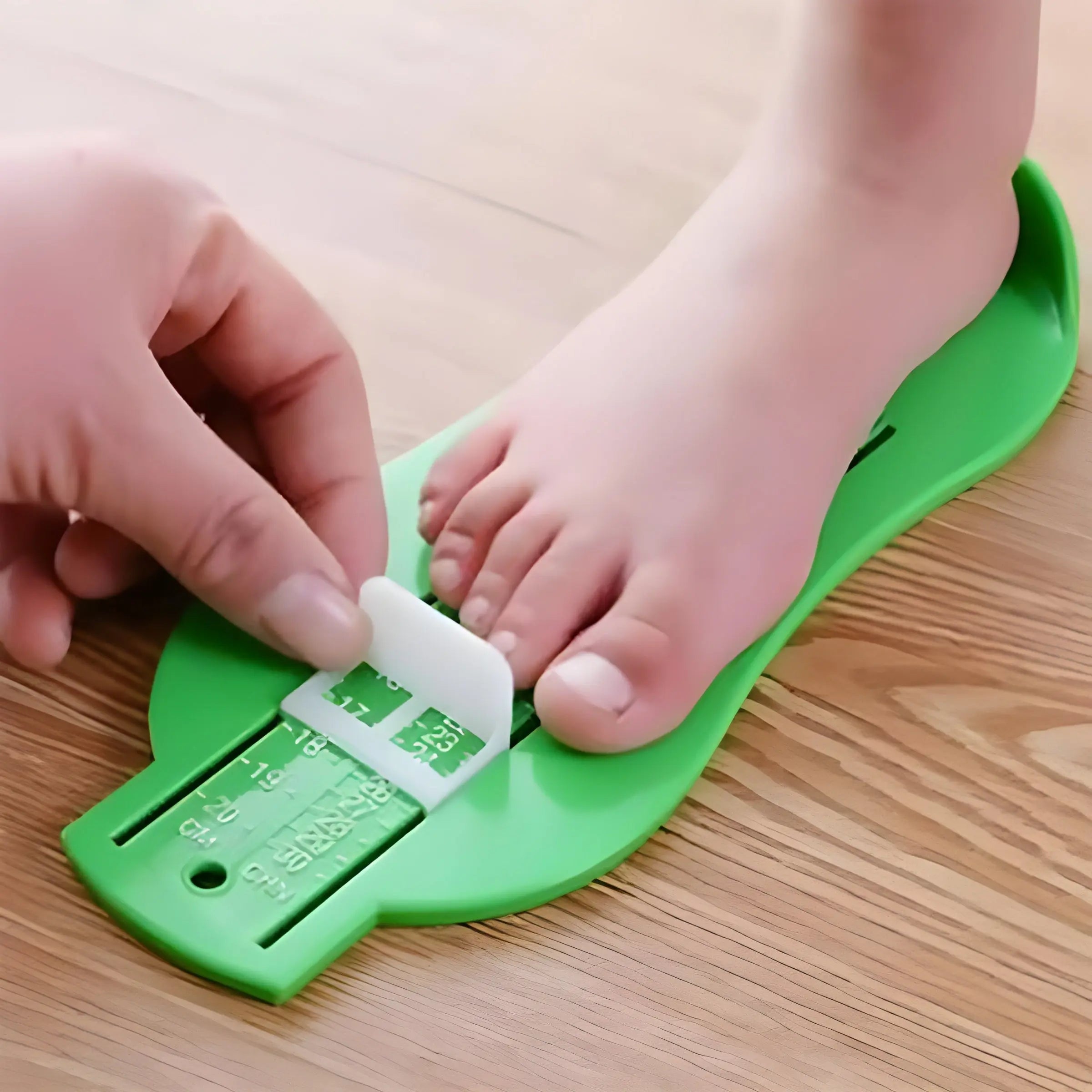 GlideStep™ Baby Fußmessgerät – Perfekte Passformen schnell messen und jeden Wachstumsschritt schätzen