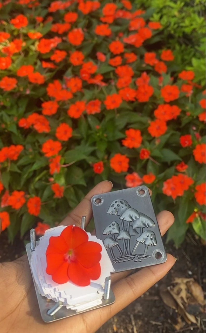 FloraLock™ Micro Press — Verwandle Vergängliche Blüten in Zeitlose Schätze