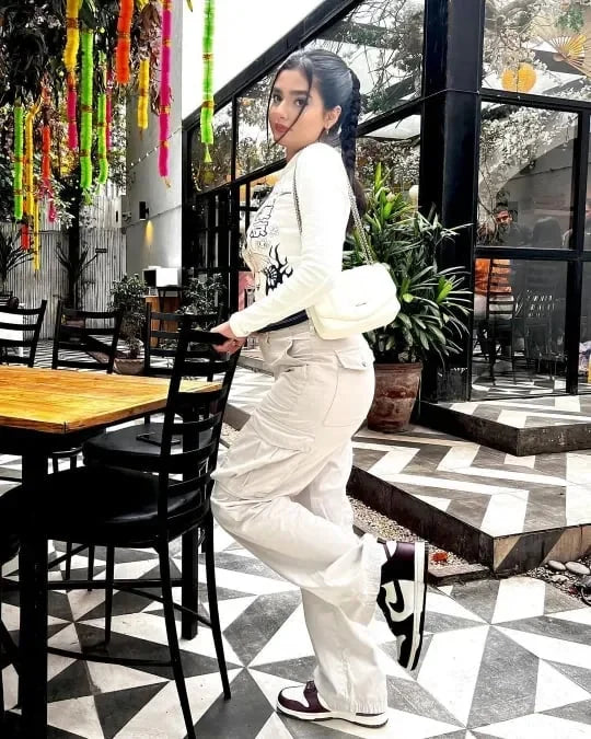 Verstellbare Cargo-Hose in gerader Passform™ - Erweitern Sie Ihre Garderobe mit dieser praktischen und modischen Hose