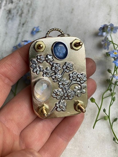 BloomCrest™ — Taschenformatige Magie zur Bewahrung der natürlichen Schönheit für immer