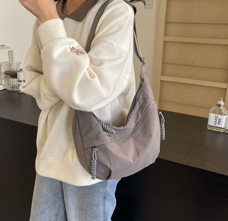 Nylon Crossbody Hobo Tasche | Geräumig & Stylisch | Verstellbarer Gurt | 50 % Rabatt