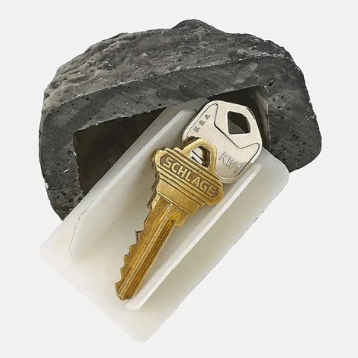 Schlüsselversteck in kreativer Steinform