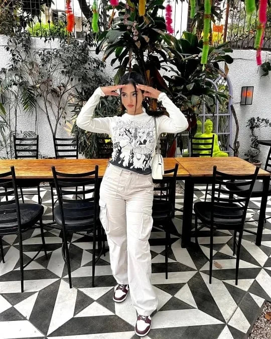 Verstellbare Cargo-Hose in gerader Passform™ - Erweitern Sie Ihre Garderobe mit dieser praktischen und modischen Hose