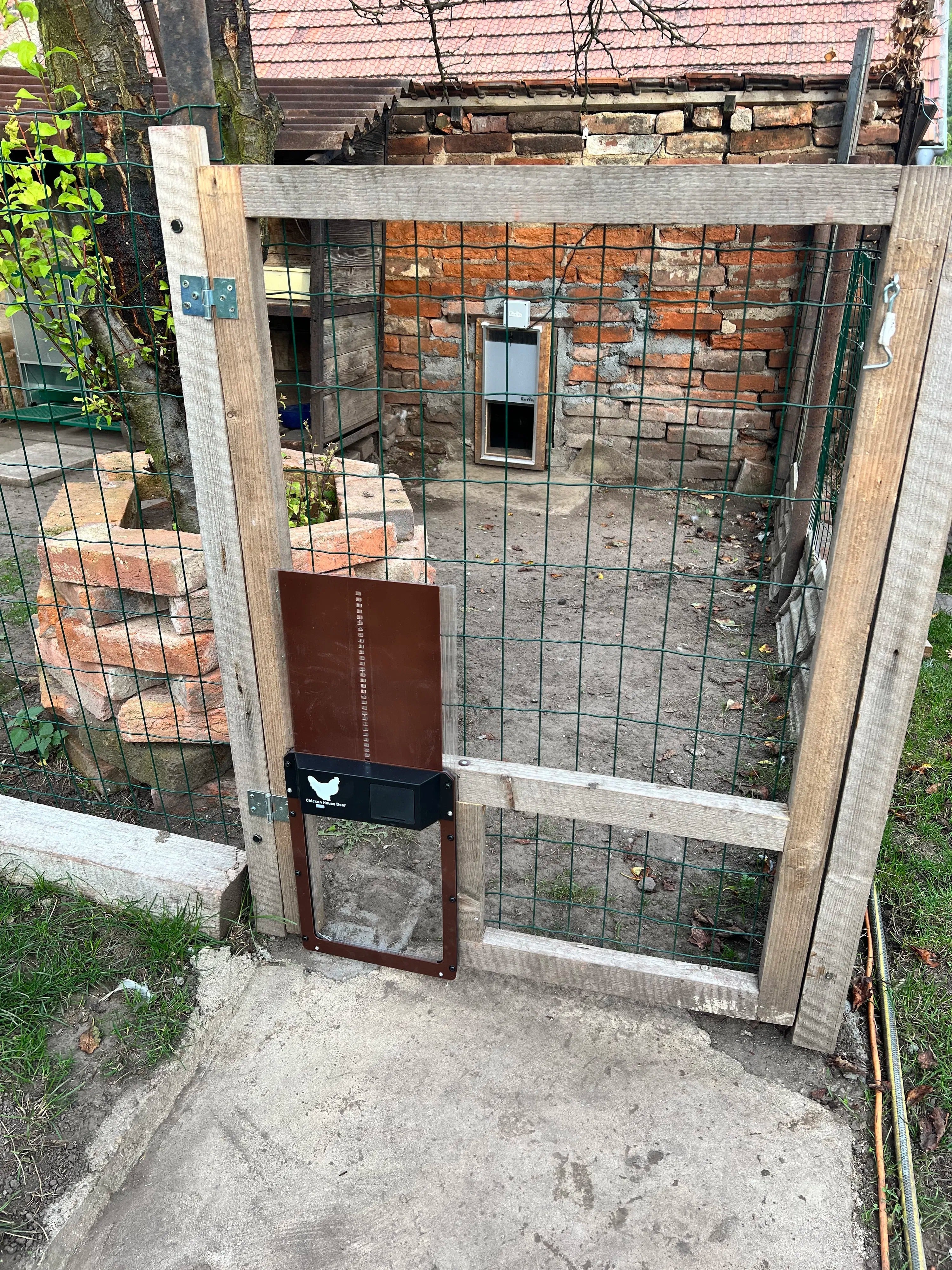 Automatische Hühnerstalltür | Mit Lichtsensor | Wetterfest & Sicher