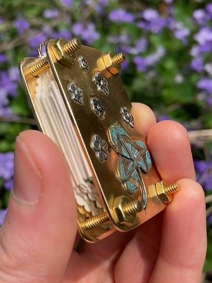 BloomCrest™ — Taschenformatige Magie zur Bewahrung der natürlichen Schönheit für immer