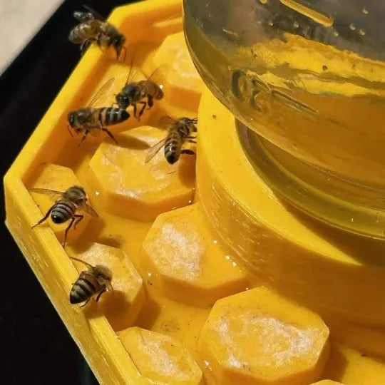 NectarNest™ — Schützt Bienen während der Wasseraufnahme durch ein einzigartiges Design, das Ertrinken verhindert