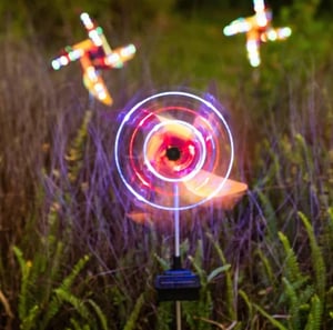 1+1 GRATIS | SpinGlow – Farbenspiel & Bewegung für deinen Garten bei Nacht