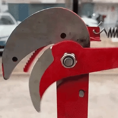 TreeSnip – Gefahrloses Schneiden hoher Äste vom Boden