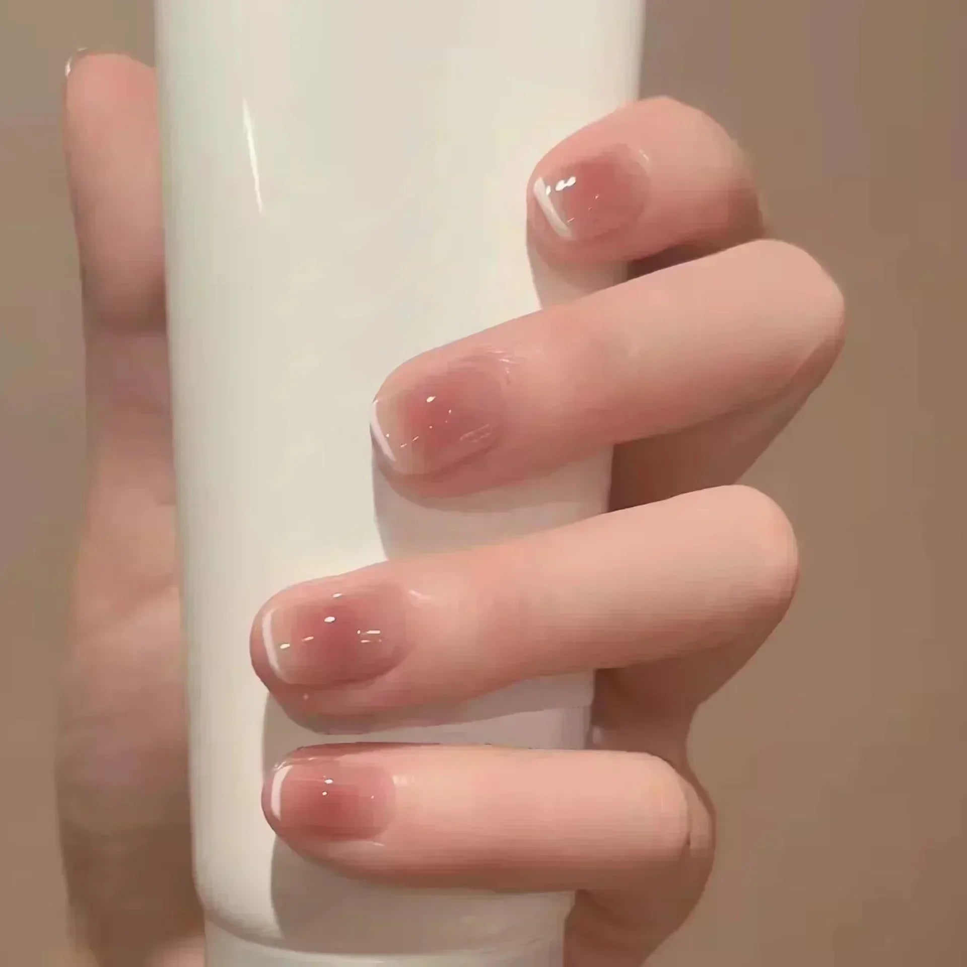 Lustrella™ Fake-Nägel-Set | Stilvolle kurze Kunstnägel | 24-teilig | Einfach aufzusetzen