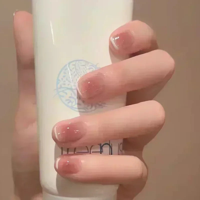 Lustrella™ Fake-Nägel-Set | Stilvolle kurze Kunstnägel | 24-teilig | Einfach aufzusetzen