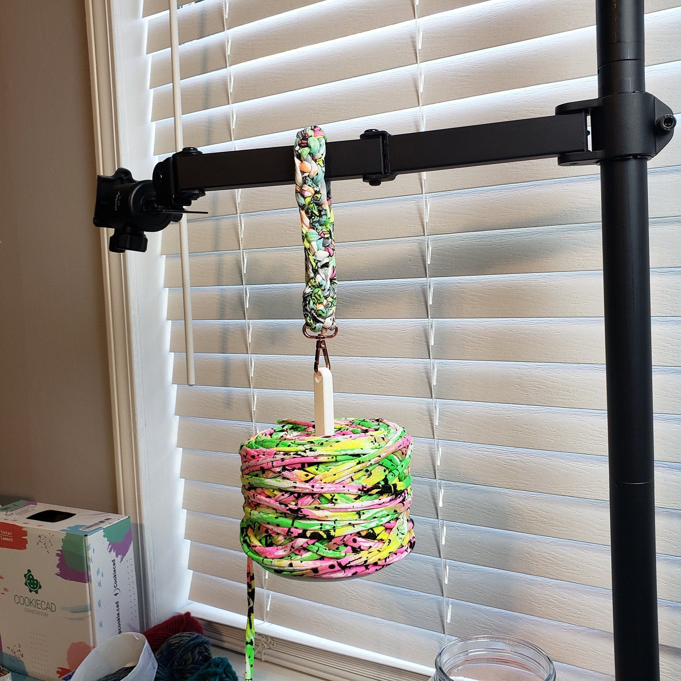 YarnMate™ - Der Begleiter am Handgelenk zum unterbrechungsfreien Stricken und Häkeln