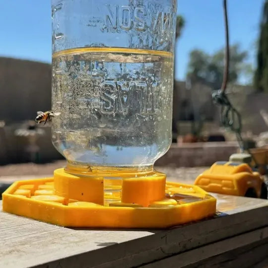 NectarNest™ — Schützt Bienen während der Wasseraufnahme durch ein einzigartiges Design, das Ertrinken verhindert