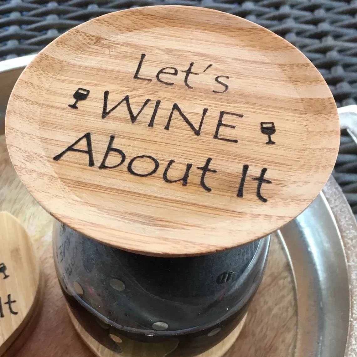 1+1 Gratis | WineTop™ Mit diesem stilvollen Weinglas-Accessoire können Sie mühelos naschen und Nippen