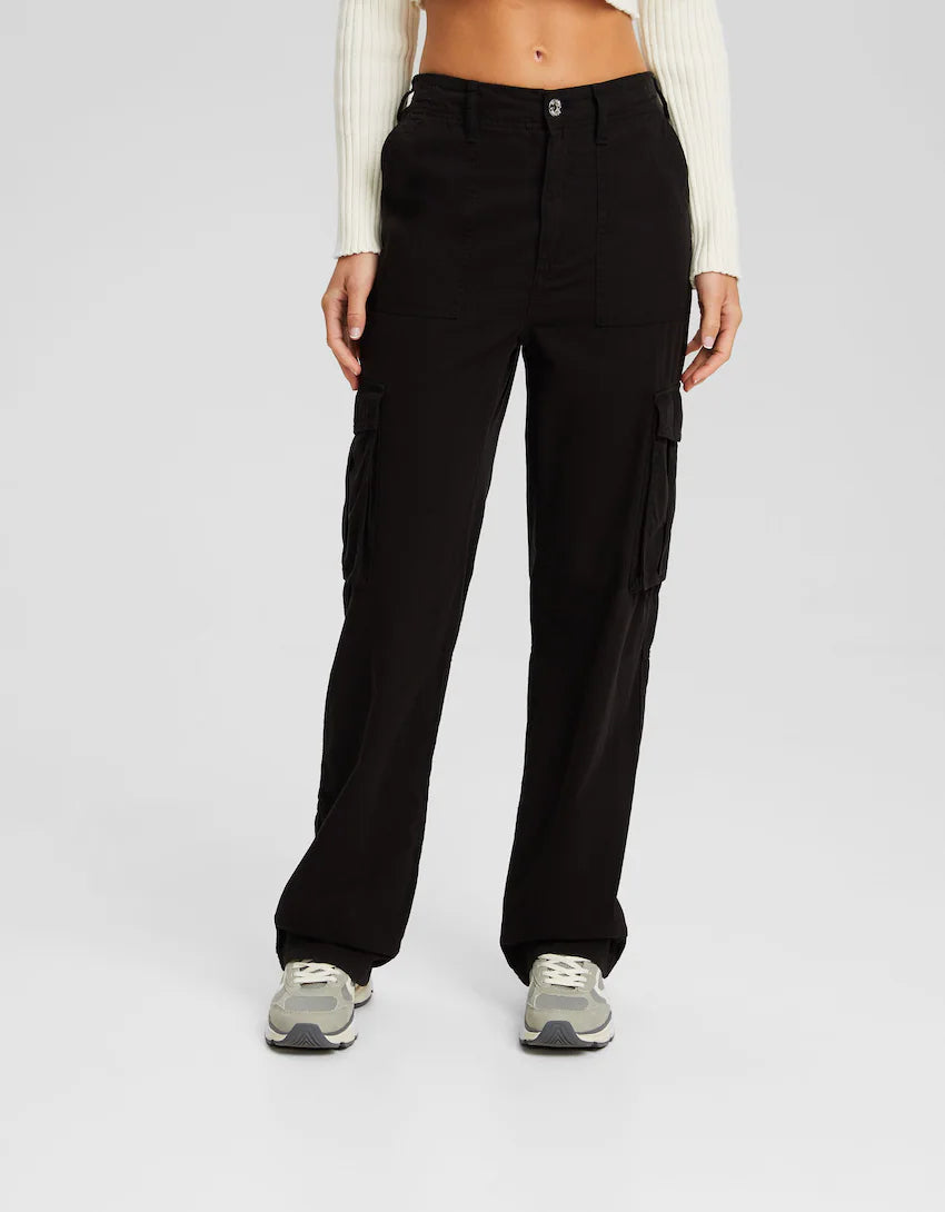 Verstellbare Cargo-Hose in gerader Passform™ - Erweitern Sie Ihre Garderobe mit dieser praktischen und modischen Hose