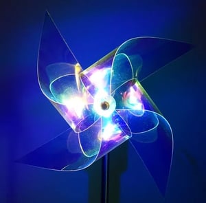 1+1 GRATIS | SpinGlow – Farbenspiel & Bewegung für deinen Garten bei Nacht