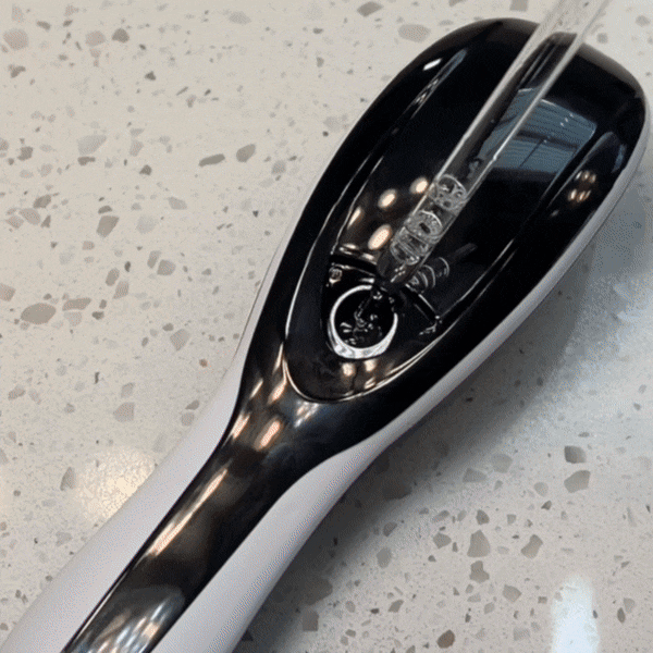 TheraBrush™ | Haarwiederherstellungswerkzeug