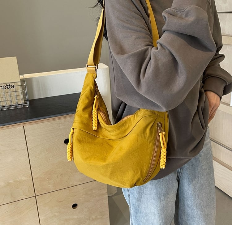 Nylon Crossbody Hobo Tasche | Geräumig & Stylisch | Verstellbarer Gurt | 50 % Rabatt