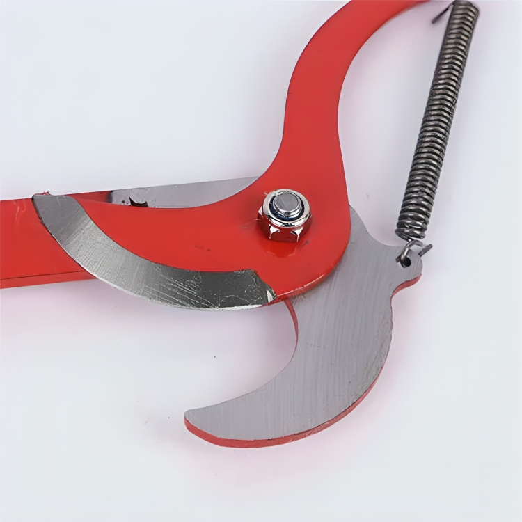 TreeTrim - Hohe Äste sicher vom Boden schneiden!