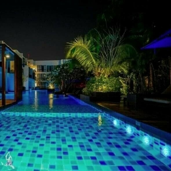 1+1 GRATIS | Unterwasser-LED-Poollichter – Wasserdicht & Fernbedienung