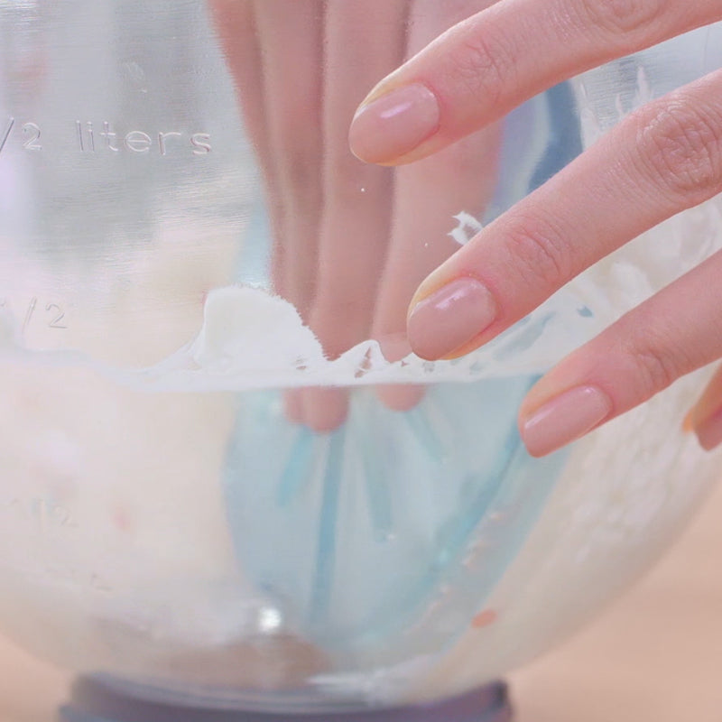 1+1 GRATIS | MixMaid™ Dank des innovativen Cremeschaber-Designs können Sie sich vom chaotischen Backen verabschieden