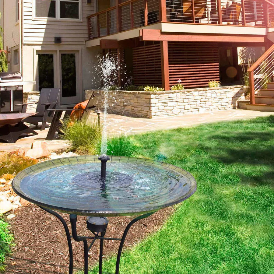 AquaBloom™ - Solarbetriebene Wasserfontäne
