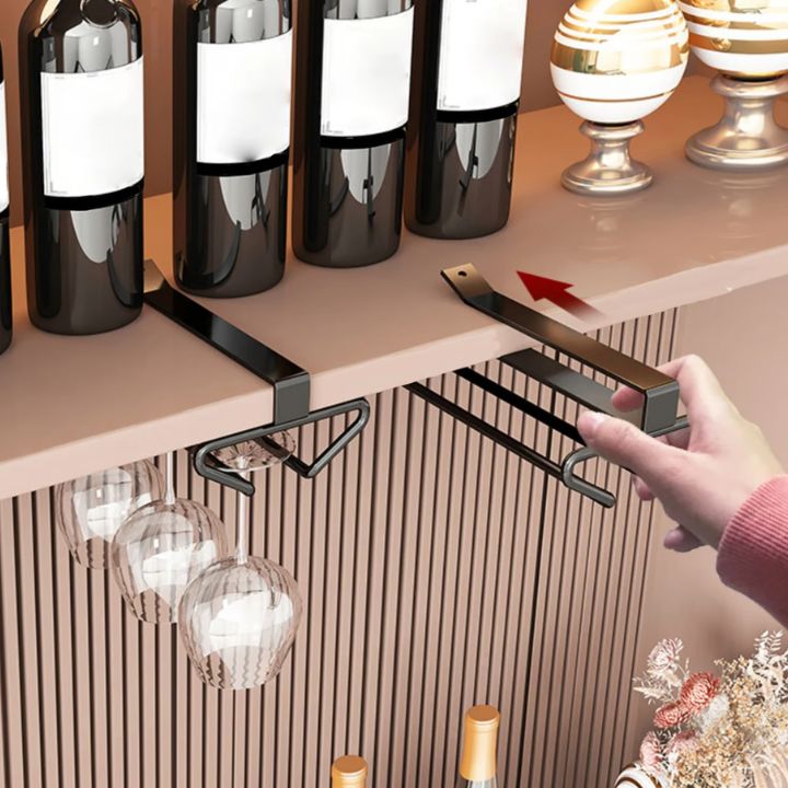 Elegante Weinglashalter zur Unterbau-Montage