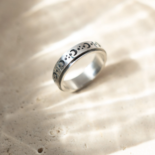 Ecliptify™ - Rotierender Ring mit Mond und Sternen