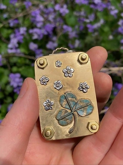 BloomCrest™ — Taschenformatige Magie zur Bewahrung der natürlichen Schönheit für immer