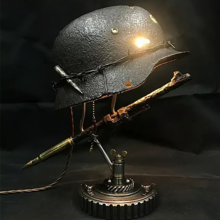 Stahlhelm-Tischlampe – Einzigartige historische Dekoration