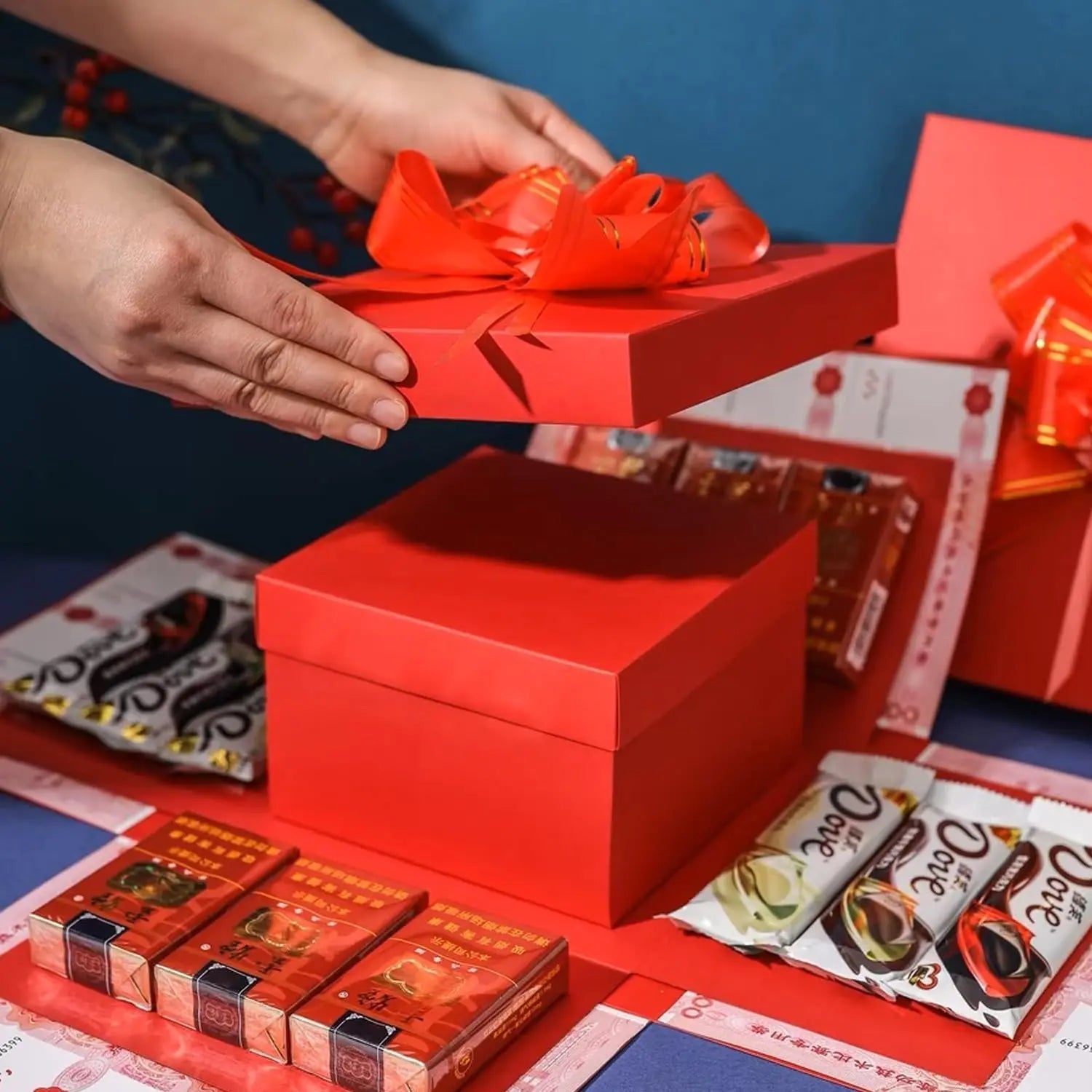 Explosionsbox Geschenk | Personalisiert | Mit Geheimfach | 8 Schmetterlinge Gratis