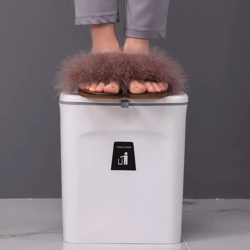 Hängender Müllbehälter für die Küche