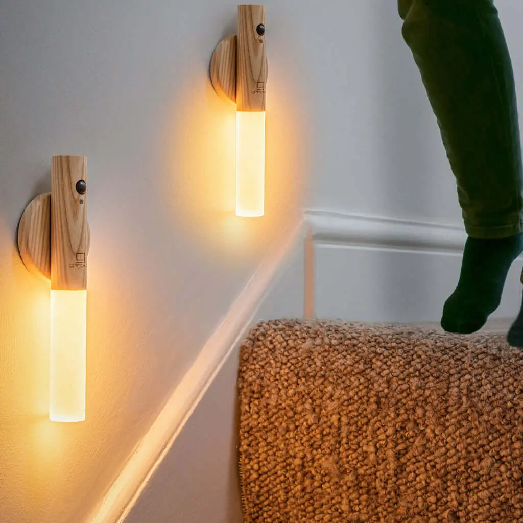 Holz-Wandleuchte im modernen Design