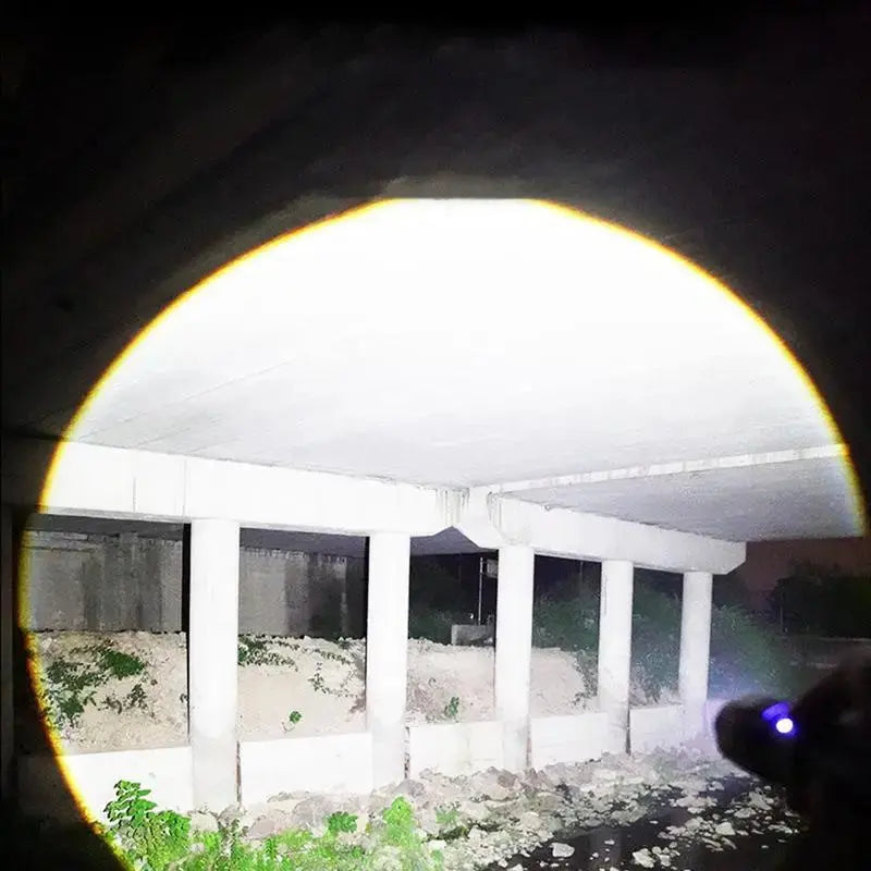 LED Taschenlampe | Ultrahell & Wasserdicht | 500m Reichweite | Zoom-Funktion | UltraBright