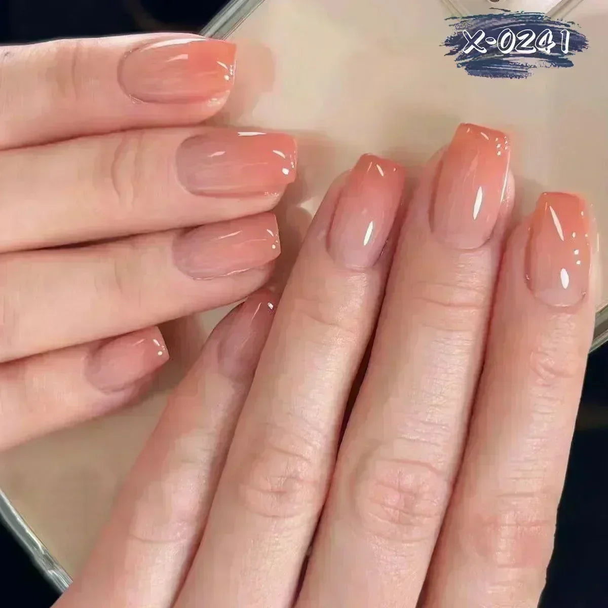 Lustrella™ - Stilvolles kurzes Fake-Nägel-Set