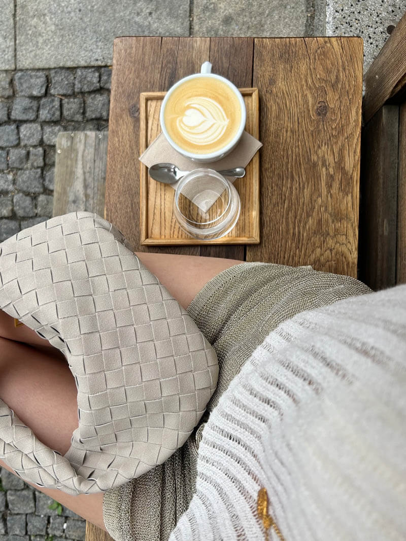 Elsa™ Mini Umhängetasche | Wildleder-Optik | Knotendesign