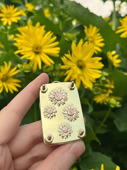 BloomCrest™ — Taschenformatige Magie zur Bewahrung der natürlichen Schönheit für immer