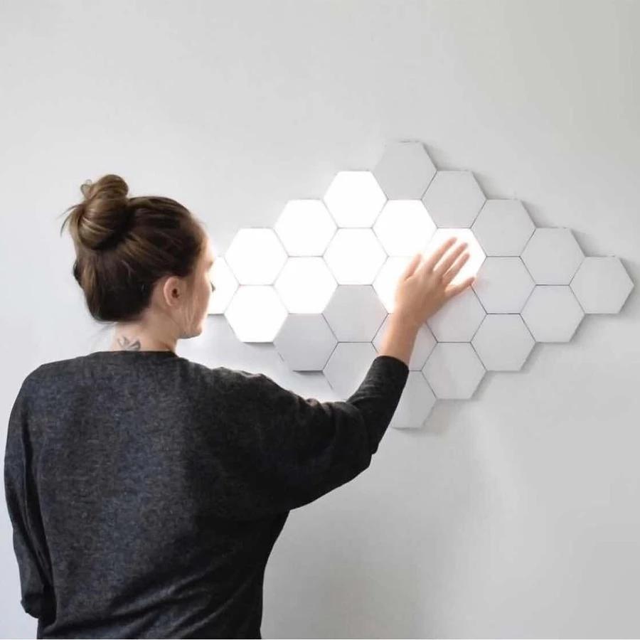 1+1 GRATIS | LumaHexa™ Verwandeln Sie jede Wand in ein atemberaubendes, stimmungsvoll perfektes Leuchtspiel