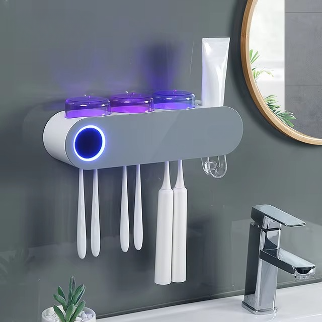 CleanVibe™ | Intelligenter UV-Sterilisator und Zahnpasta-Spender für die praktische Wandmontage