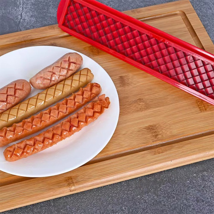 Perfekter Criss-Cross Hotdog-Schneider – Saftige, gleichmäßig gegarte Würstchen