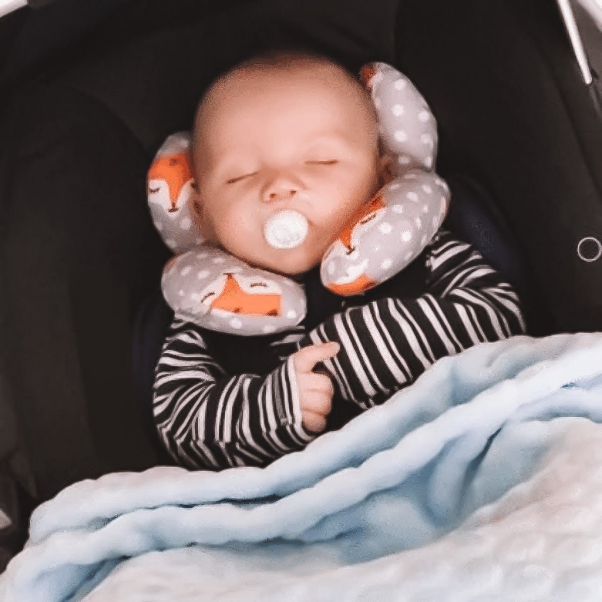 1+1 GRATIS | SnuggleNest™ Babykissen — Perfekter Schlafsessel für gesunde, heranwachsende Babys