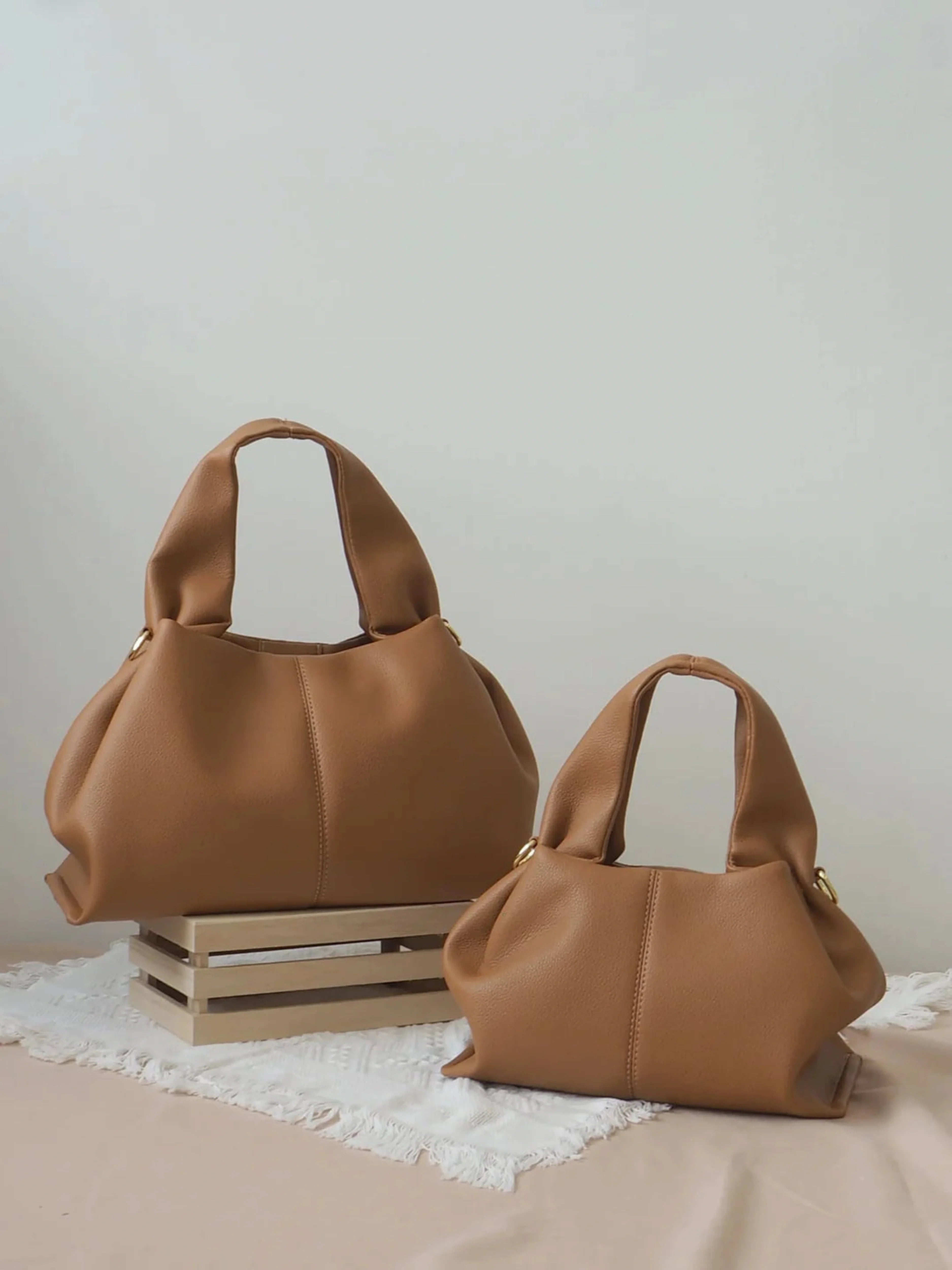 Cloud Pouch Tasche aus Leder | Trendy & vielseitig
